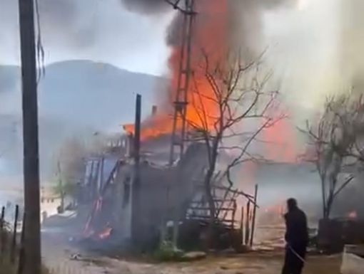  Kargı'da korkunç yangın 6 ev cayır cayır  yandı 5
