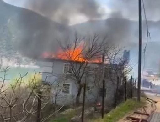  Kargı'da korkunç yangın 6 ev cayır cayır  yandı 7
