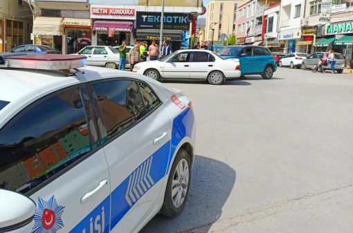  Osmancık Saat kulesi önünde otomobiller çarpıştı 2