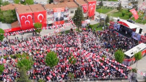  Bahçeli Utanmadan üç maymunu oynadılar