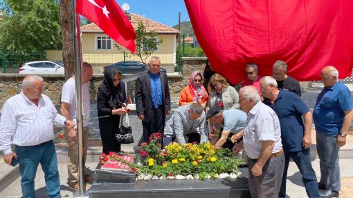  CHP Çorum Milletvekili Tahtasız Şehit Öğretmen Şenay Aybüke Yalçın'ı Andı 2