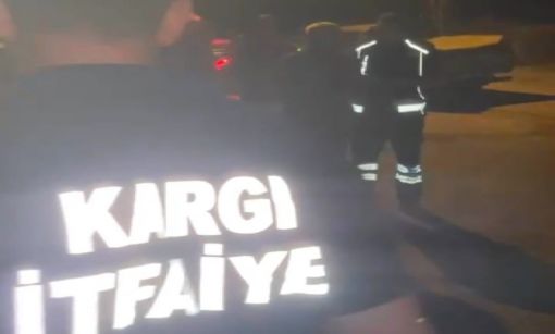  Hacıhamza köy mezarlığı yanında çıkan yangın ormana sıçramadan söndürüldü 5