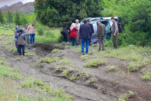  Osmancık'ta hafif Ticari araç devrildi. 2 yaralı 1