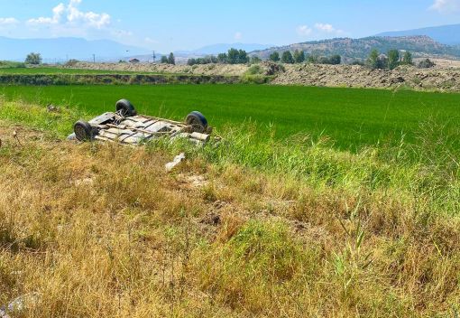  Osmancık'ta çeltik tarlasına devrilen otomobilde can pazarı 2