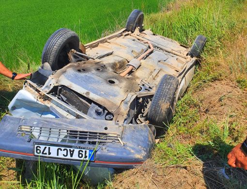  Osmancık'ta çeltik tarlasına devrilen otomobilde can pazarı 4