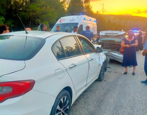  Osmancık'ta düğün konvoıyunda zincirleme trafik kazası yaralılar var 3