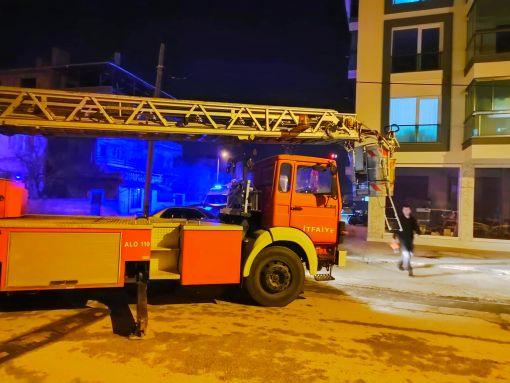  Osmancık'ta itfaiye evde mahsur kalan çocukları kurtardı  3