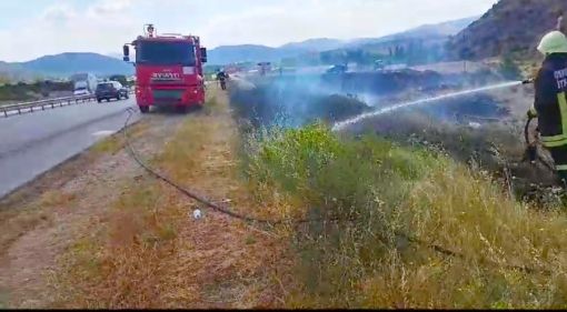  Osmancık'ta itfaiye yangını söndürerek olası bir faciayı önledi 4