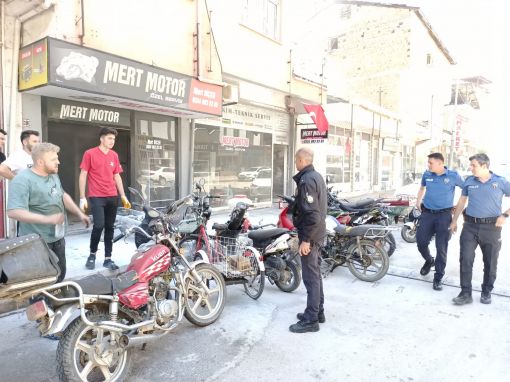  Osmancık'ta motosiklet tamircisinde çıkan yangın korkuttu 10