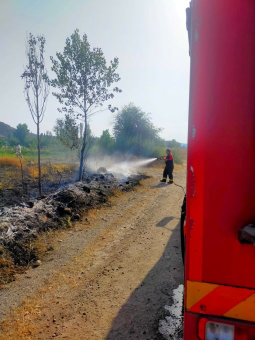  Osmancık'ta örtü yangını ağaçlar zarar gördü 5