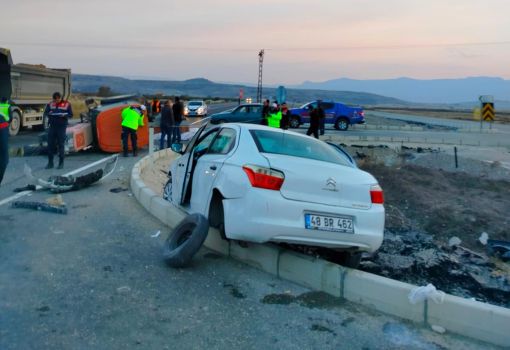  Osmancık'ta Otomobil ile Traktör çarpıştı 5 Yaralı 10