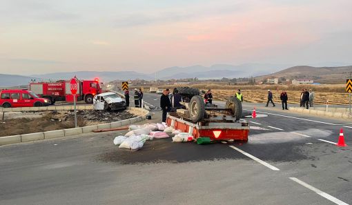  Osmancık'ta Otomobil ile Traktör çarpıştı 5 Yaralı 2