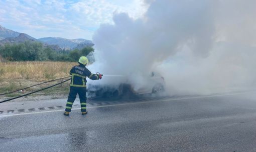  Osmancık'ta seyir halindeki otomobil yandı 1