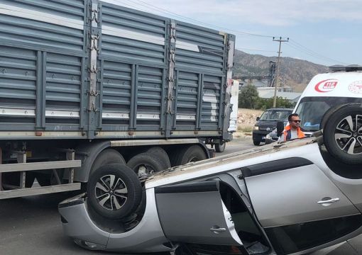  Osmancık'ta TIR'la çarpışan otomobil takla attı 3 yaralı 11