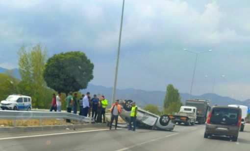  Osmancık'ta TIR'la çarpışan otomobil takla attı 3 yaralı 9