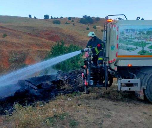  Osmancık’ta çıkan yangında samanlık ve kamyonet yandı 11