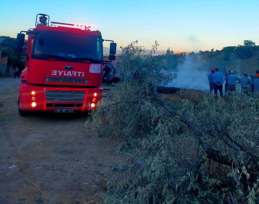  Osmancık’ta çıkan yangında samanlık ve kamyonet yandı 3