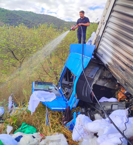  Osmancık’ta TIR  devrildi 2 yaralı 2