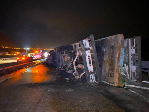  TIR  ve sürücüsü cayır cayır yandı 12