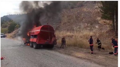  Yangın ihbarına giden itfaiye aracı alev alev yandı 1