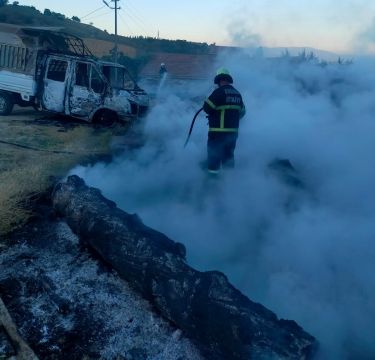 Osmancık’ta çıkan yangında samanlık ve kamyonet yandı