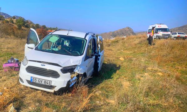 Osmancık'ta otomobille çarpışınca tarlaya uçtu yaralılar var 