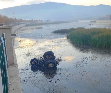 Osmancık'ta inanılmaz kaza traktör Kızılırmak'a uçtu